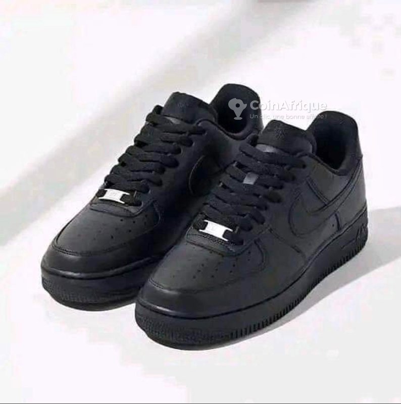 Nike Air Force Noires & Blanches