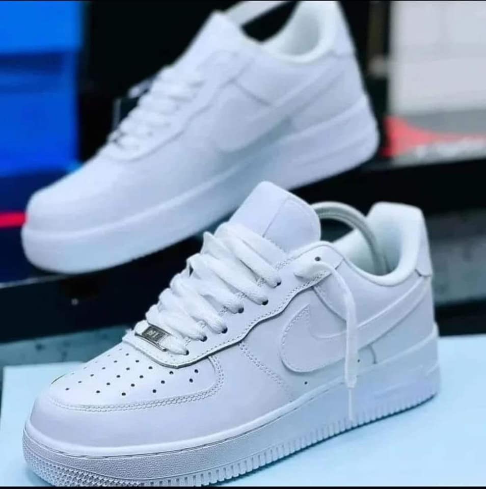 Nike Air Force Noires & Blanches