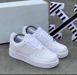 Nike Air Force Noires & Blanches